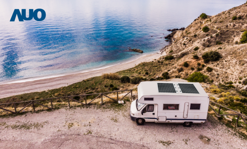 「可撓輕量化太陽光電板SunCurva」使用輕量特殊耐候型複合板取代傳統太陽能板的玻璃前板，不僅降低70%重量，每米平方僅3Kg；具有抗衝擊性能及通過電磁相容性測試，可應用於交通運輸工具，如露營車、遊艇等